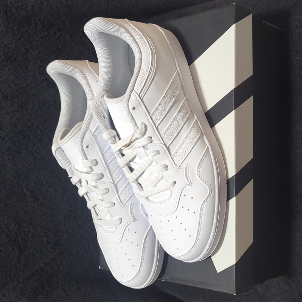 🔥NWT Adidas White Low Top Sneaker Shoes